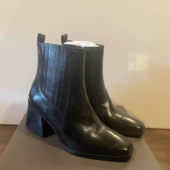 Vince Camuto Black Leather Ankle Boots. Size 8.5 - Picture 3 of 5